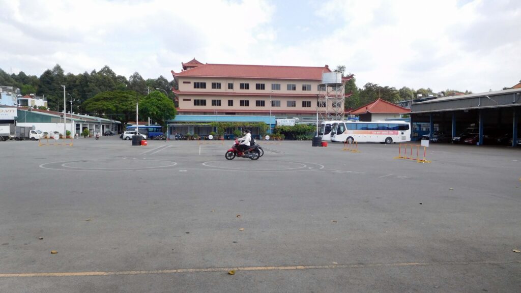 空港近くのA1バイク免許試験場・練習場。最近の試験場の主流。