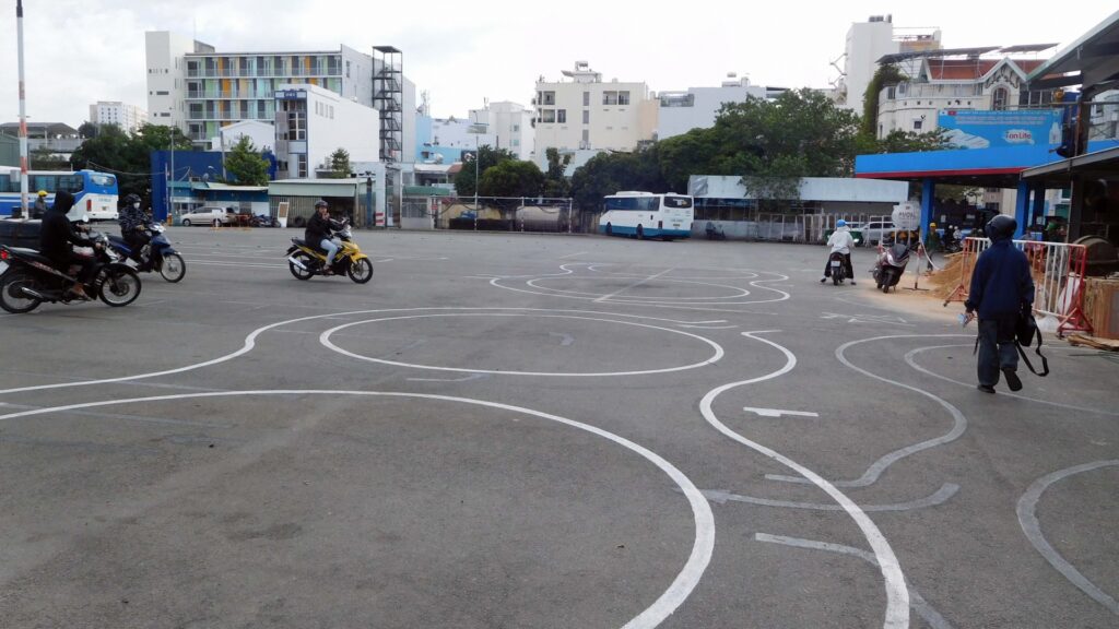 空港近くのA1バイク免許試験場・練習場。最近の試験場の主流。